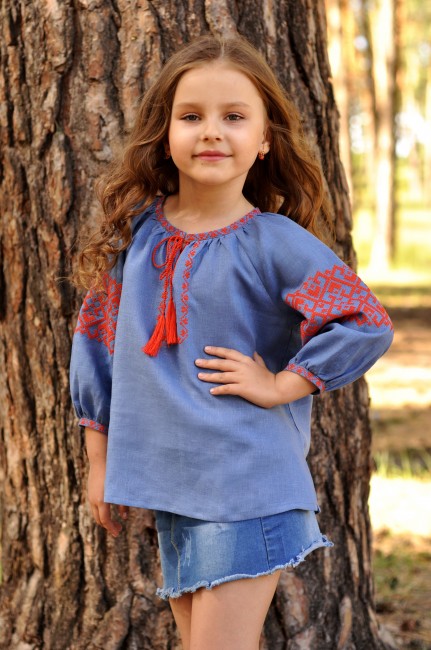 Дитяча блуза з вишивкою з тонкого льону