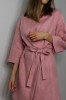 Жіночий лляний халат ніжного рожевого відтінку