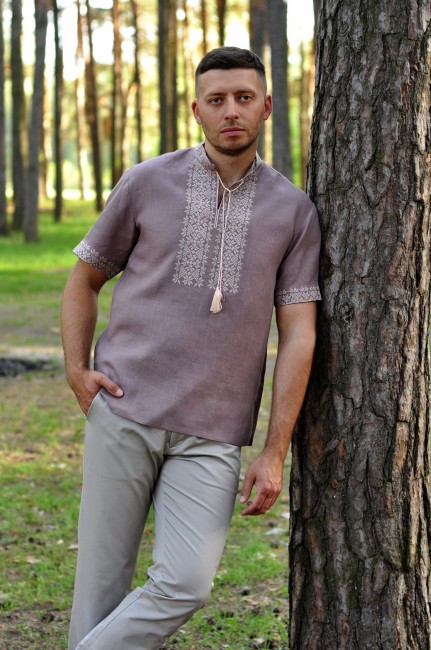 Льняна сорочка з вишивкою для стильного чоловіка