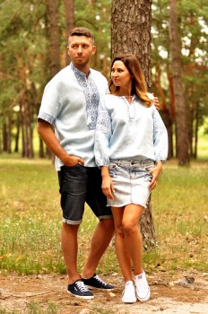 Комплект вишиванок - чоловіча сорочка і жіноча блуза ніжно-блакитного кольору 