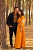 Елегантний комплект для пари - чоловіча сорочка з багатою вишивкою і жіноча довга сукня гірчично-жовтого кольору