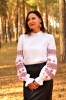 Жіноча вишиванка з тадиційною українською вишивкою