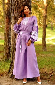 Витончена сукня лавандового відтінку з ніжною вишивкою